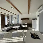 Platan Apartmanhaz Lägenhetshotell