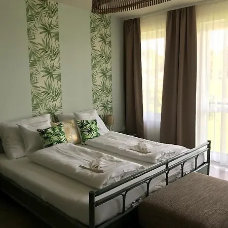 Platan Apartmanhaz *