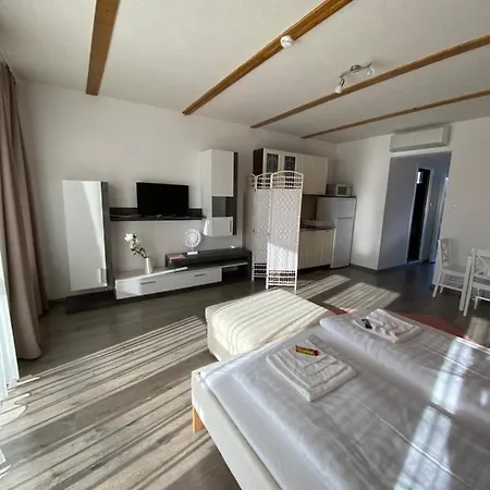 Ξενοδοχείο με διαμερίσματα Platan Apartmanhaz