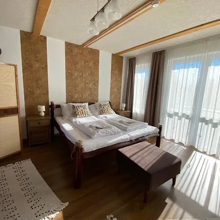 Platan Apartmanhaz 아파트호텔 Balatongyörök