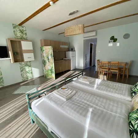 Platan Apartmanhaz *