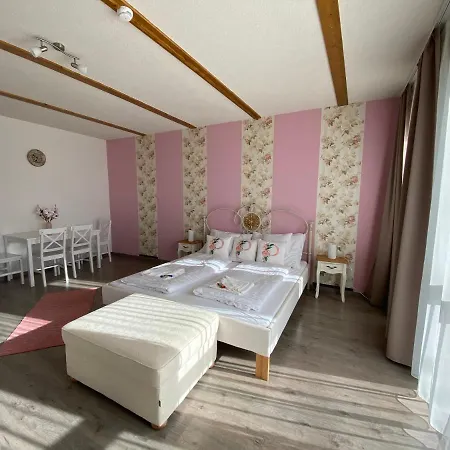 Platan Apartmanhaz Ξενοδοχείο με διαμερίσματα Balatongyörök
