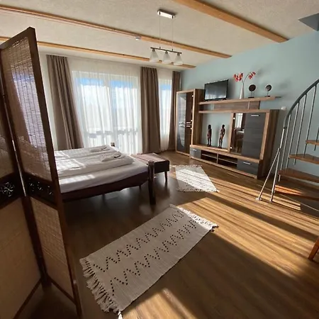 Platan Apartmanhaz * Balatongyorok