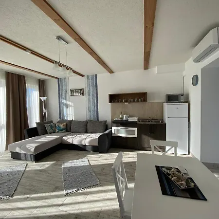 Platan Apartmanhaz Aparthotel