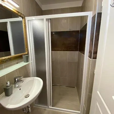 Platan Apartmanhaz 4*