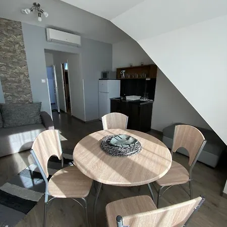 Platan Apartmanhaz Balatongyörök