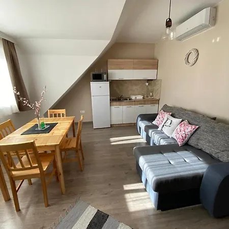Platan Apartmanhaz 아파트호텔