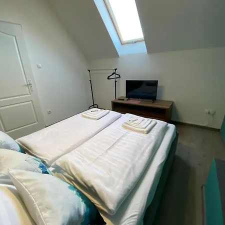 Platan Apartmanhaz *
