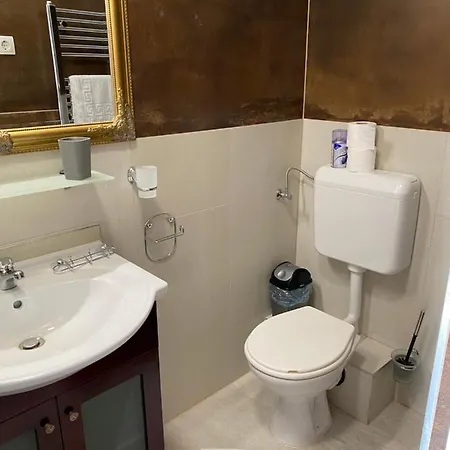 Platan Apartmanhaz 4* Balatongyörök