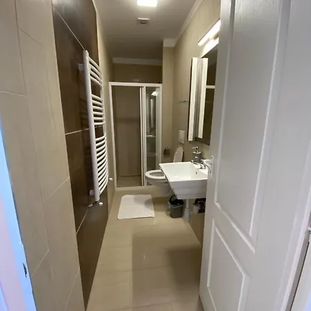Ξενοδοχείο με διαμερίσματα Platan Apartmanhaz 4*