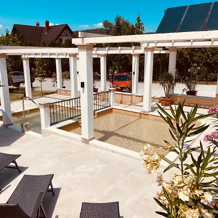 Platan Apartmanhaz Aparthotel