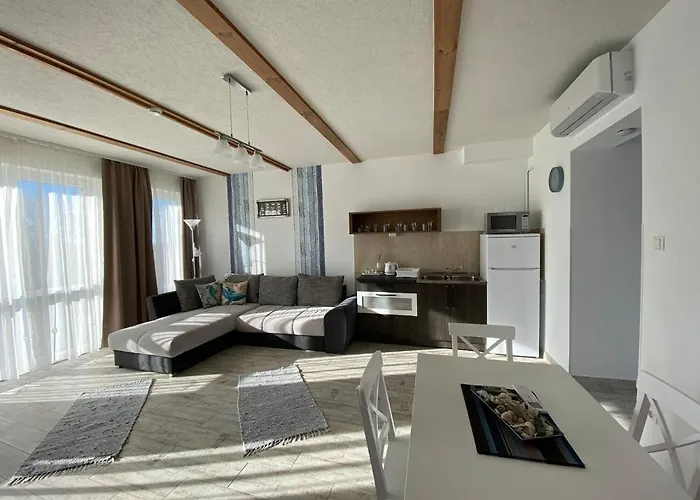 Platan Apartmanhaz מלון דירות