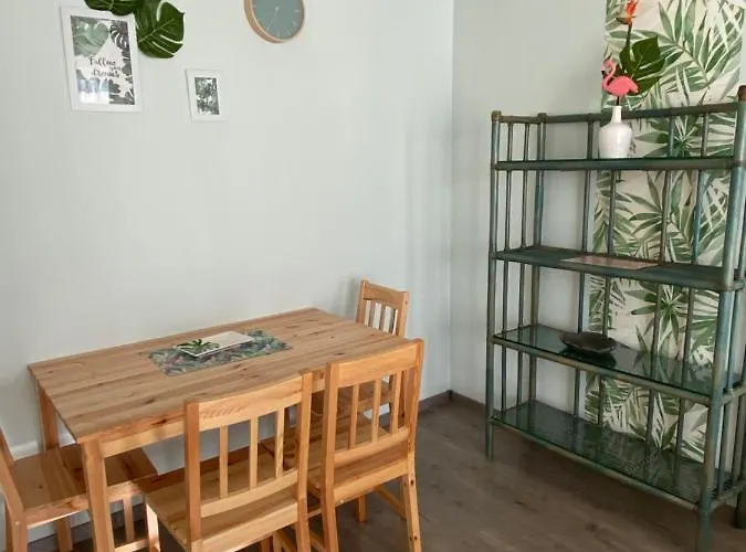 Platan Apartmanhaz מלון דירות