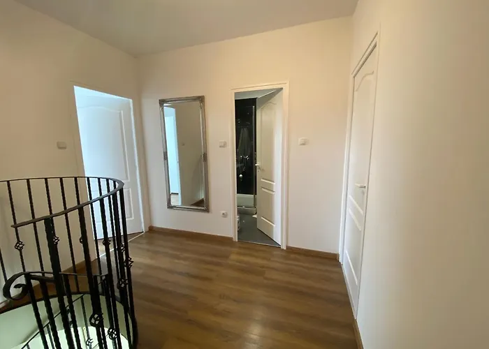 Platan Apartmanhaz מלון דירות 4*