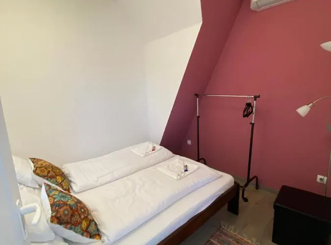 Platan Apartmanhaz מלון דירות 4*