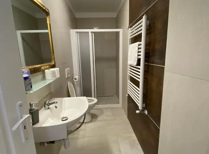 Platan Apartmanhaz מלון דירות Balatongyörök