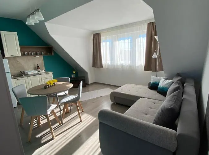 Platan Apartmanhaz מלון דירות 4*