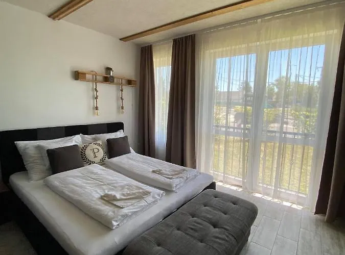 מלון דירות Platan Apartmanhaz 4*