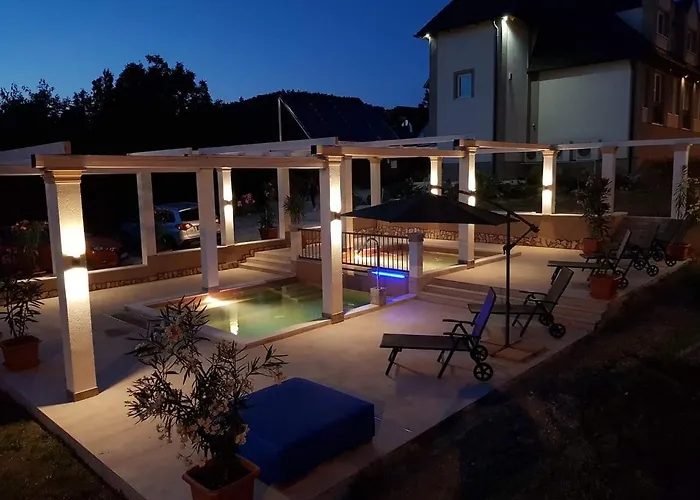 Ξενοδοχείο με διαμερίσματα Platan Apartmanhaz