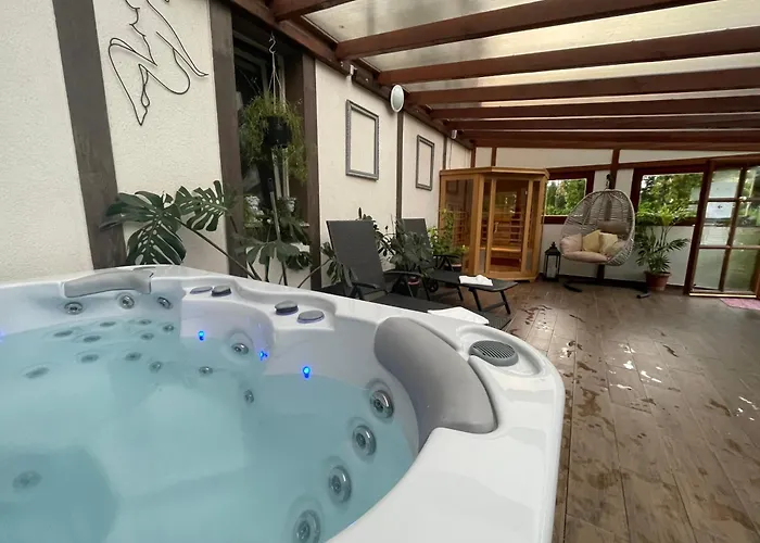 Platan Apartmanhaz מלון דירות 4*